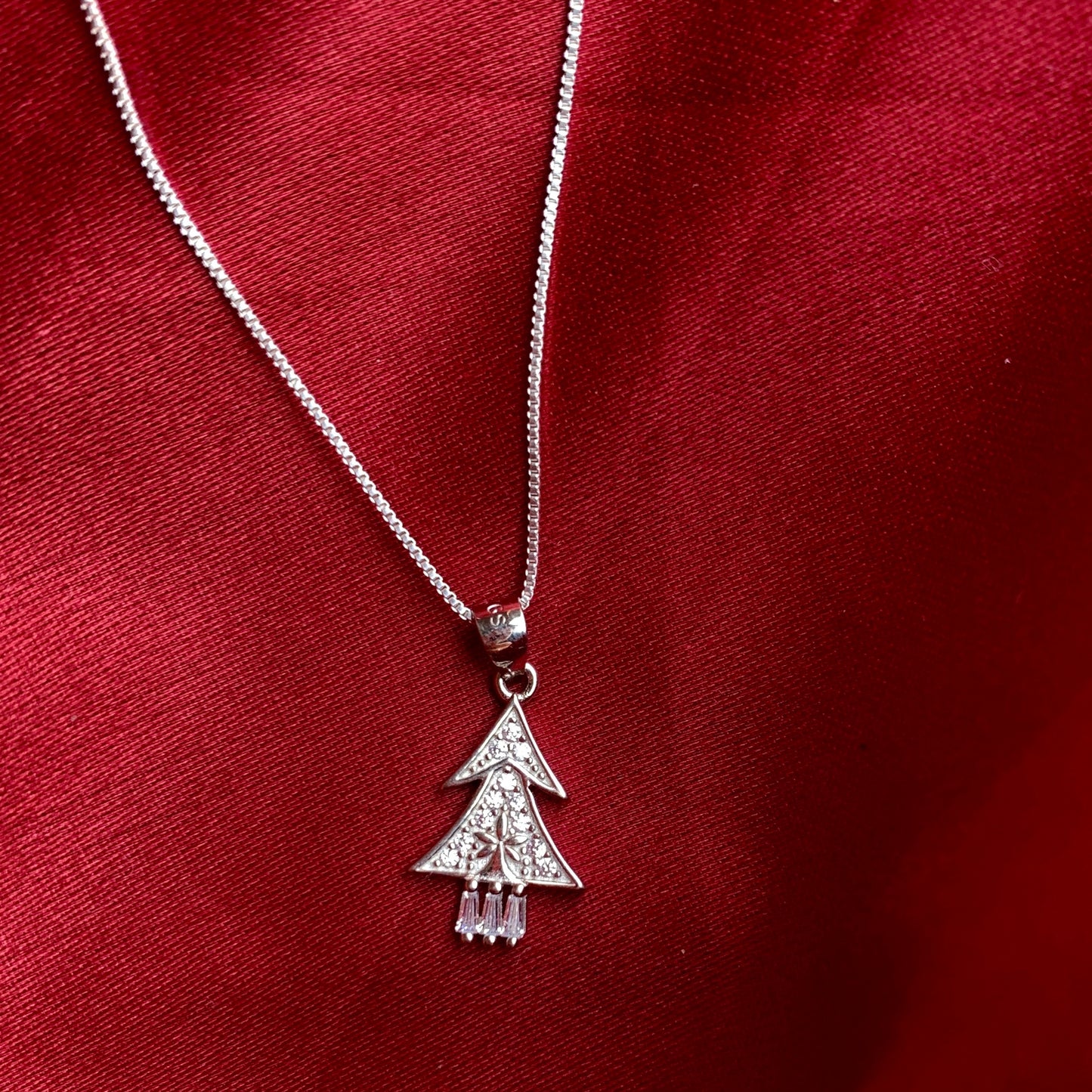 Merry Tree Pendant with chain