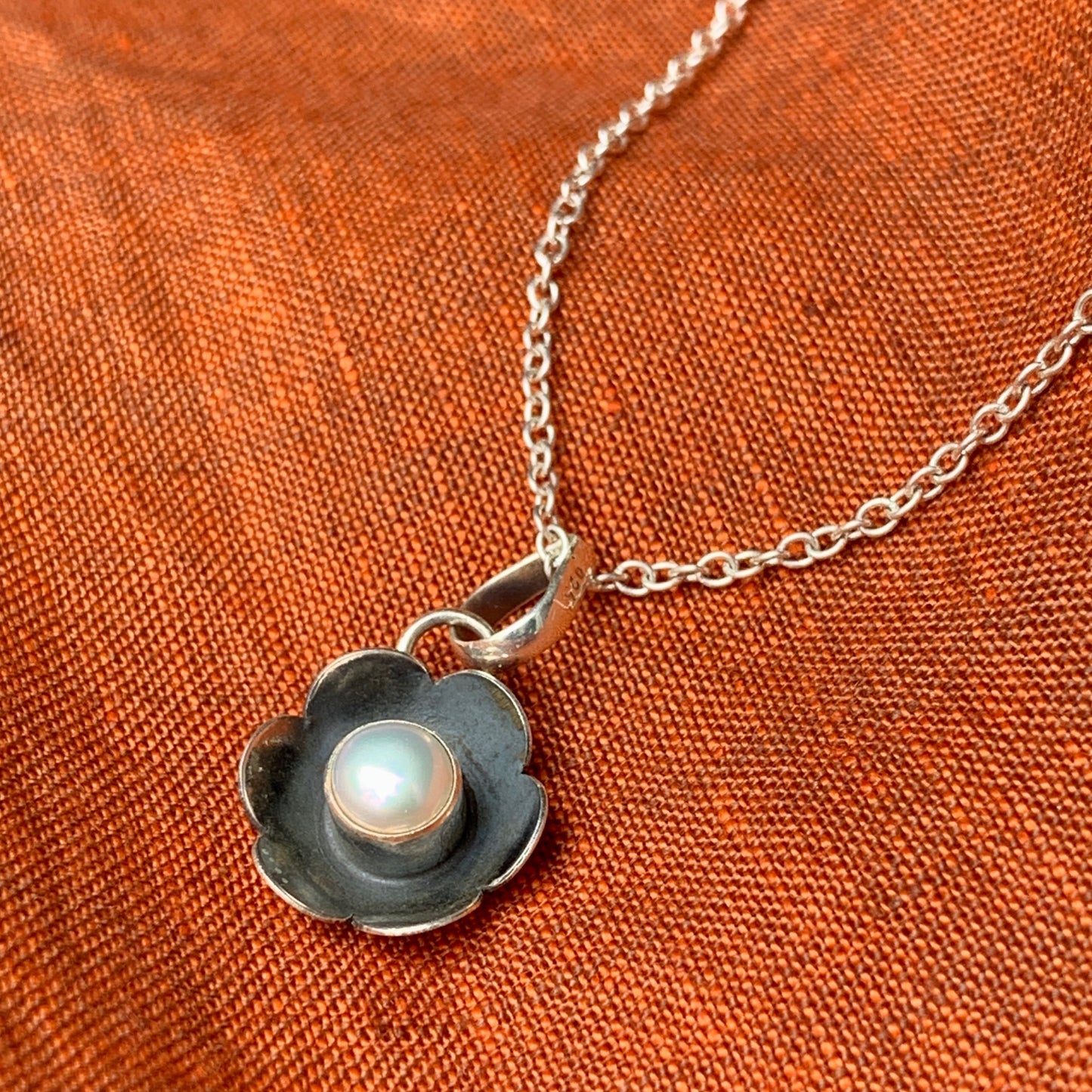 Pearl Floral Pendant With Chain